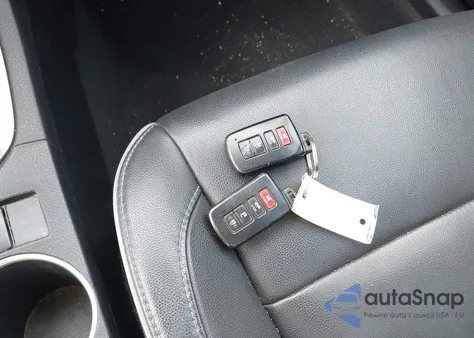 2016 Toyota Corolla Le Premium z USA, uszkodzony, nr VIN 2T1BURHE5GC684903